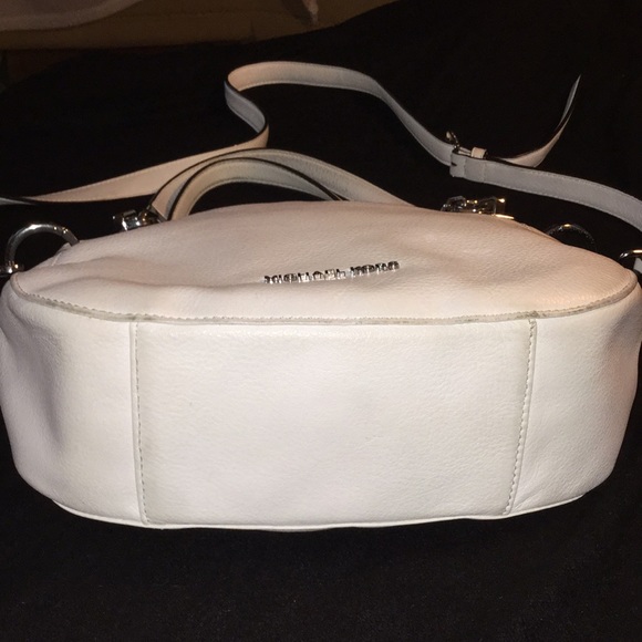 - Michael Kors Pebble Leather Crossbody Purse - Picture 7 of 10